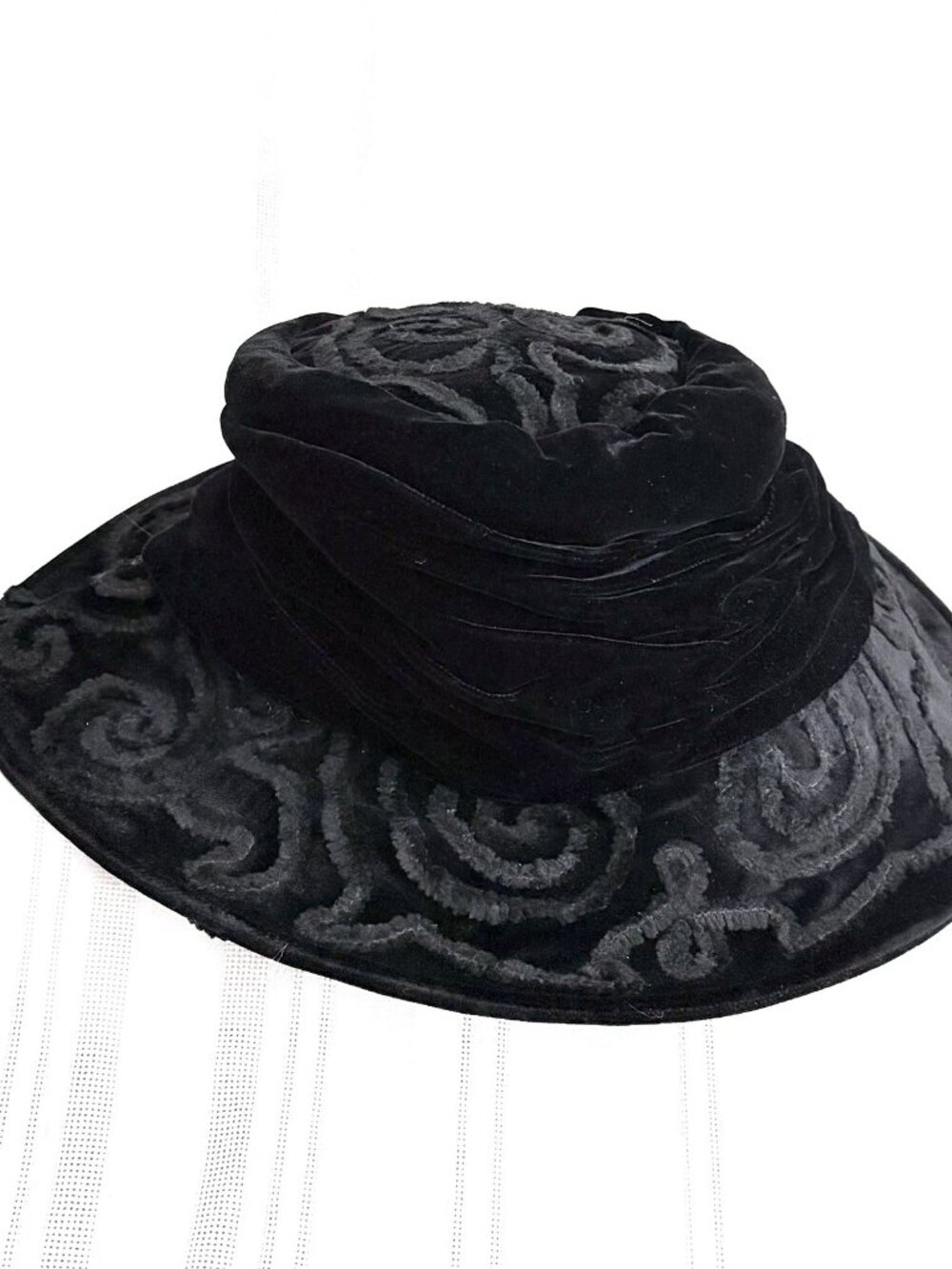 Eric Javits Vtg '90s New York Black Velvet Soutache Swirl Cloche Bucket Hat